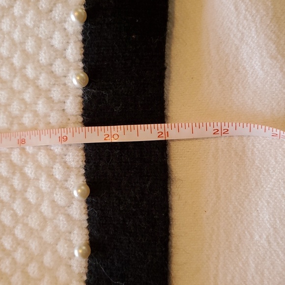 Elegant White & Black Pearl Beaded Sz M Cardigan w Crochet Floral Button Accents - Picture 10 of 12